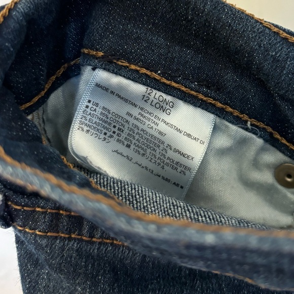 Old Navy Original Mid-Rise Denim - Picture 2 of 3